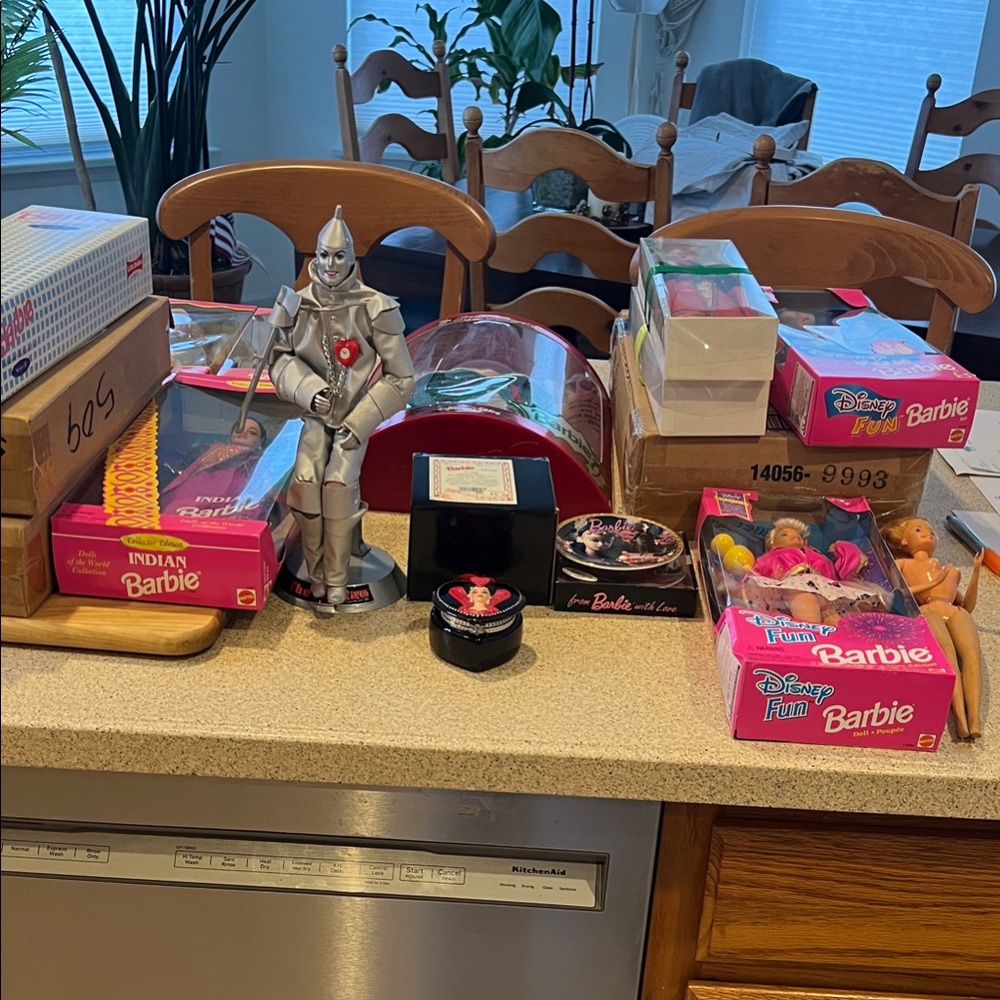 Barbie lot  11 dolls special editions